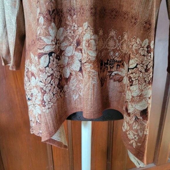 Floral Print V-Neck Asymmetrical Hem Tunic Top By Energe M Lightweight Knit - Picture 3 of 7